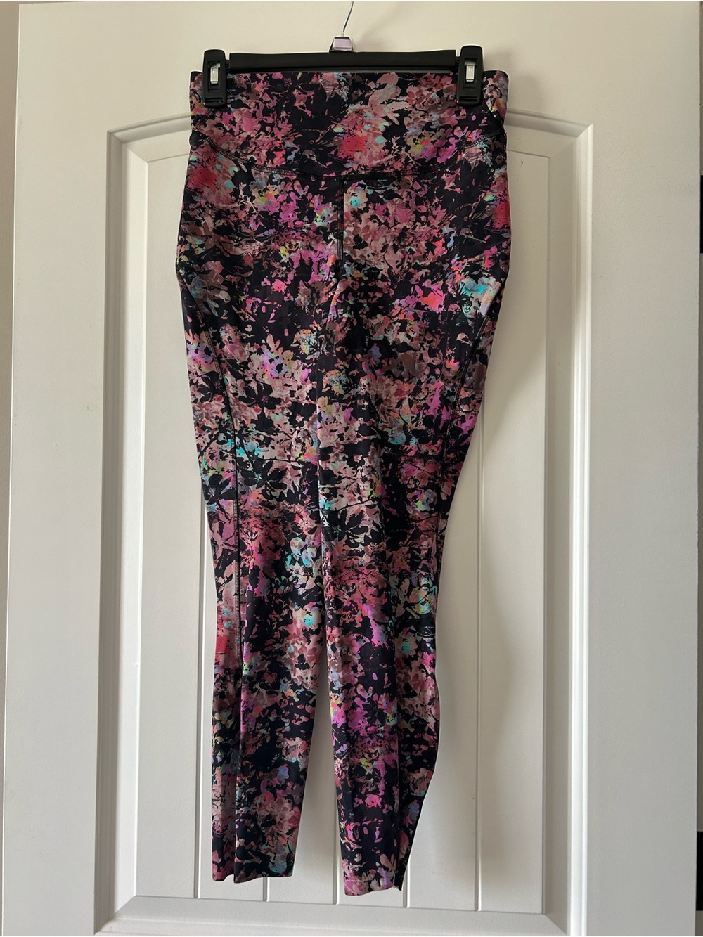 lululemon - Base Pace - Stencil Blossom Red Multi - Size 10 - 25”